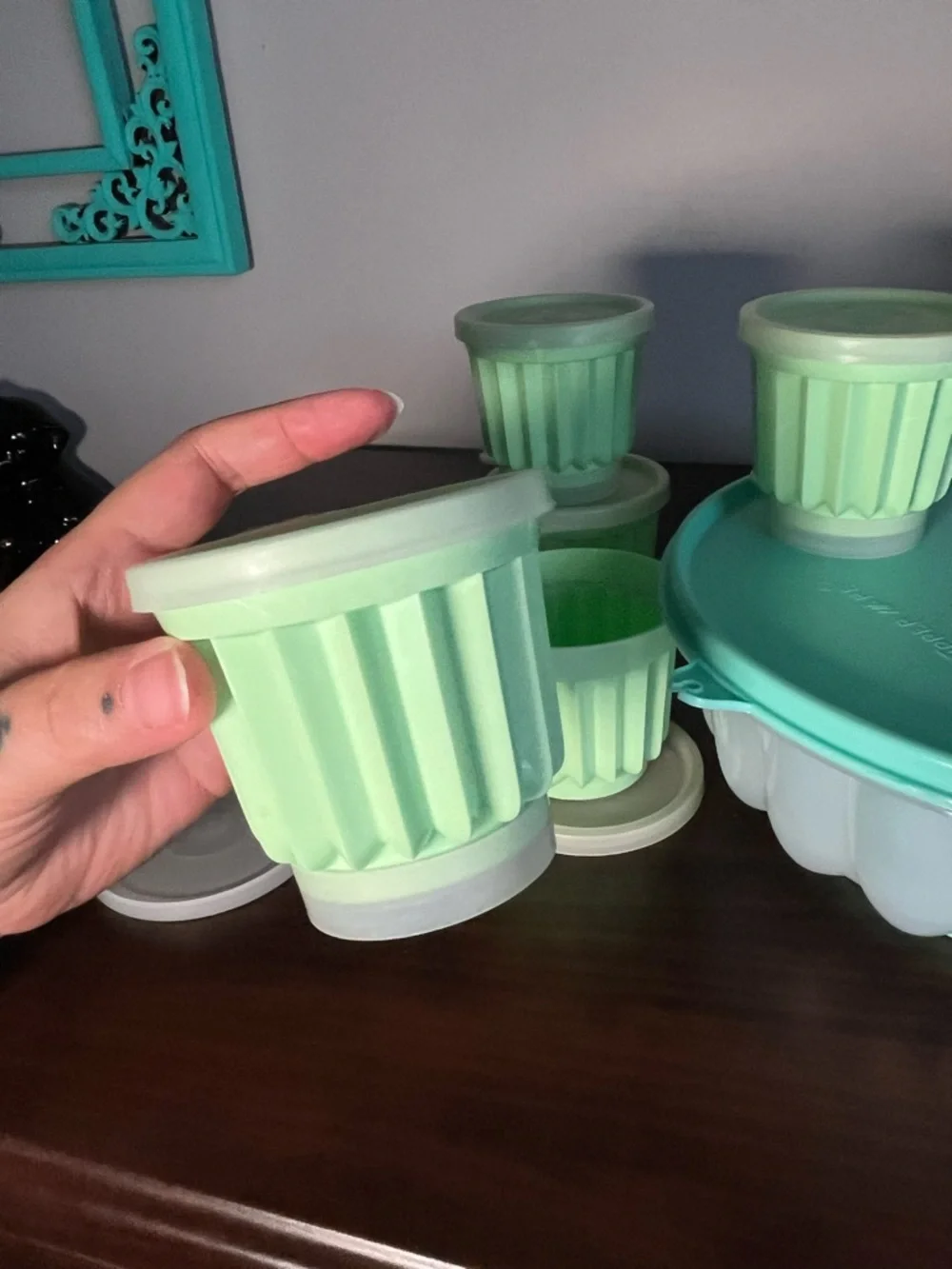 Iconic vintage Tupperware fluted Jello mold set with 6 individual mold. - Picture 13 of 15
